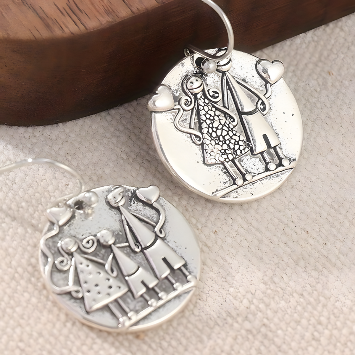 Family Love Dangle Earrings- Textured Round Disc & Heart Charm Drop Earring 1498