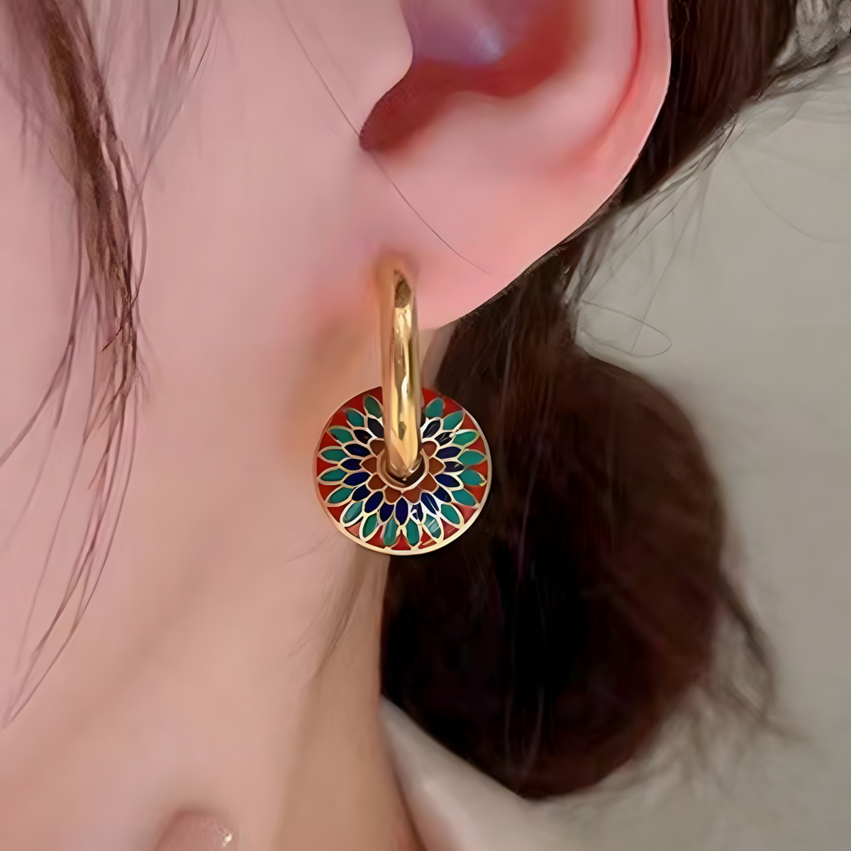 Gold Tone Painted Chrysanthemum Necklace and Hoop Earrings Set, Colourful 1725