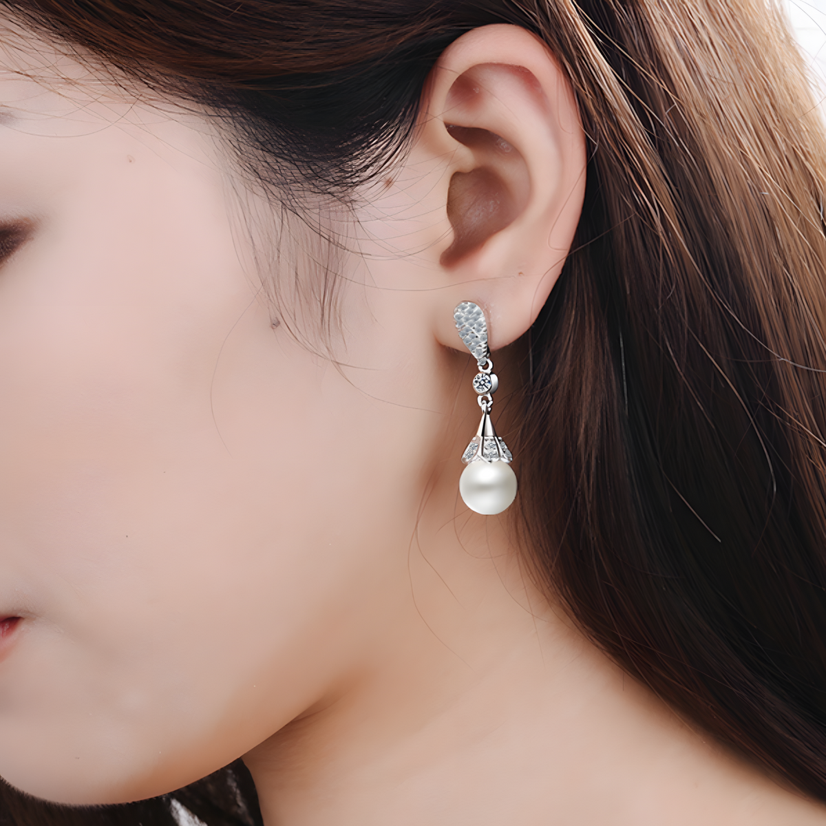 Women’s Silver-Plated Drop Earrings Sparkling Cubic Zirconia & Pearl 908