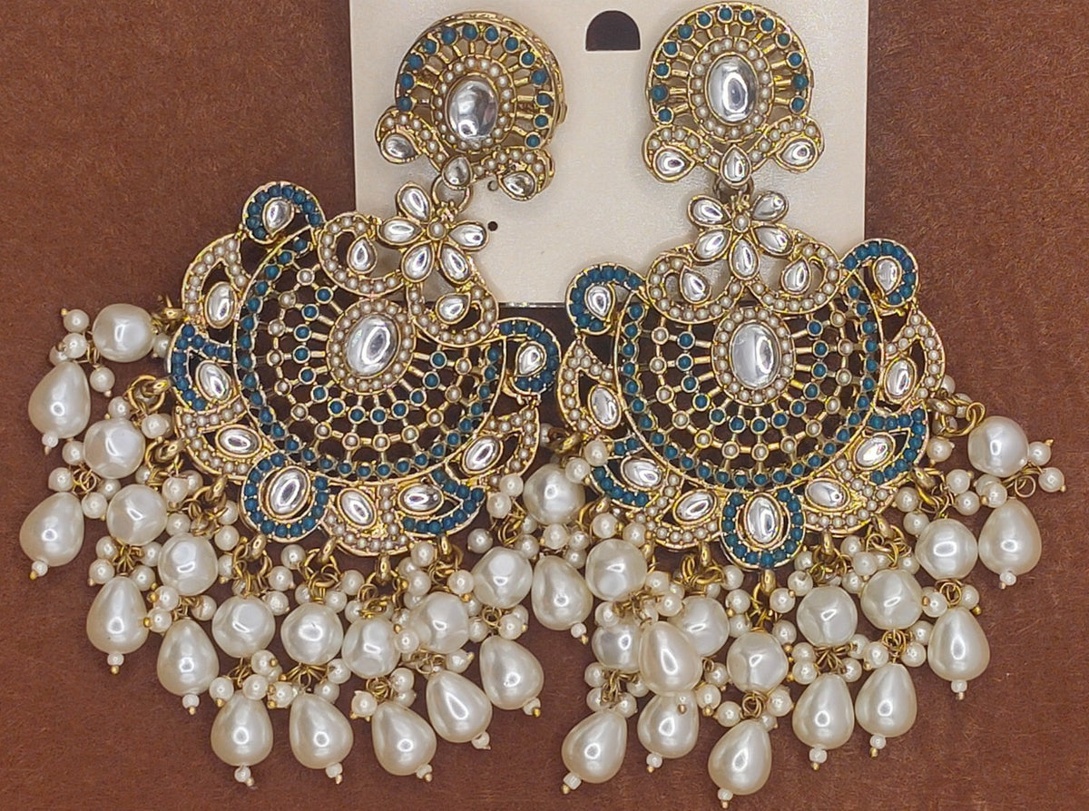 Elegant Bollywood Inspired Gold Kundan Earrings - Traditional Indian Jewelry 189