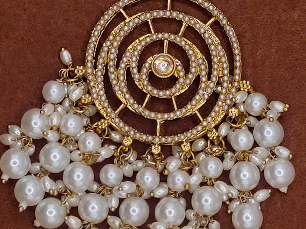 Elegant Bollywood Inspired Gold Kundan Earrings - Traditional Indian Jewelry 181