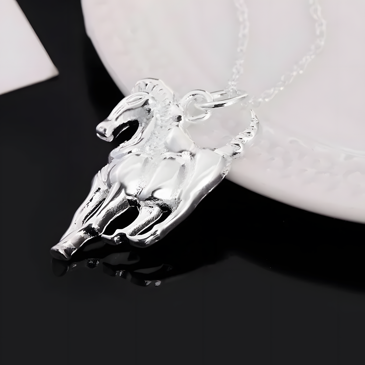 Elegant Horse Pendant Necklace, Premium Animal Charm Necklace link chain 1428