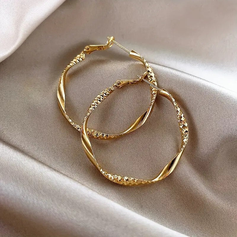 Elegant Simple Style Iron Jewelry Golden Twisted Pattern Hoop Earrings 40 UK