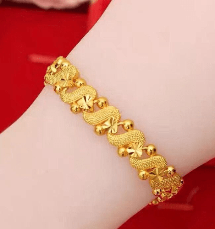 Stylish Gold Chain Bracelet Men with S-Shaped Design, Featuring Intricate 120