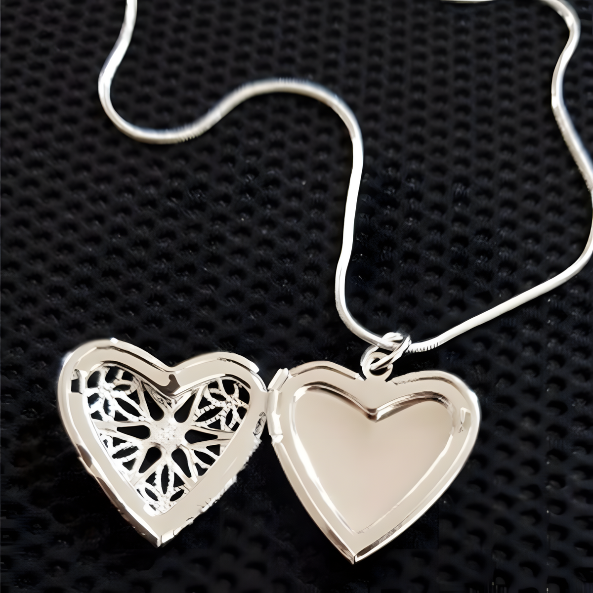 Vintage Heart Locket Necklace for Women – Silver-Plated Zinc Alloy Filigree 1225