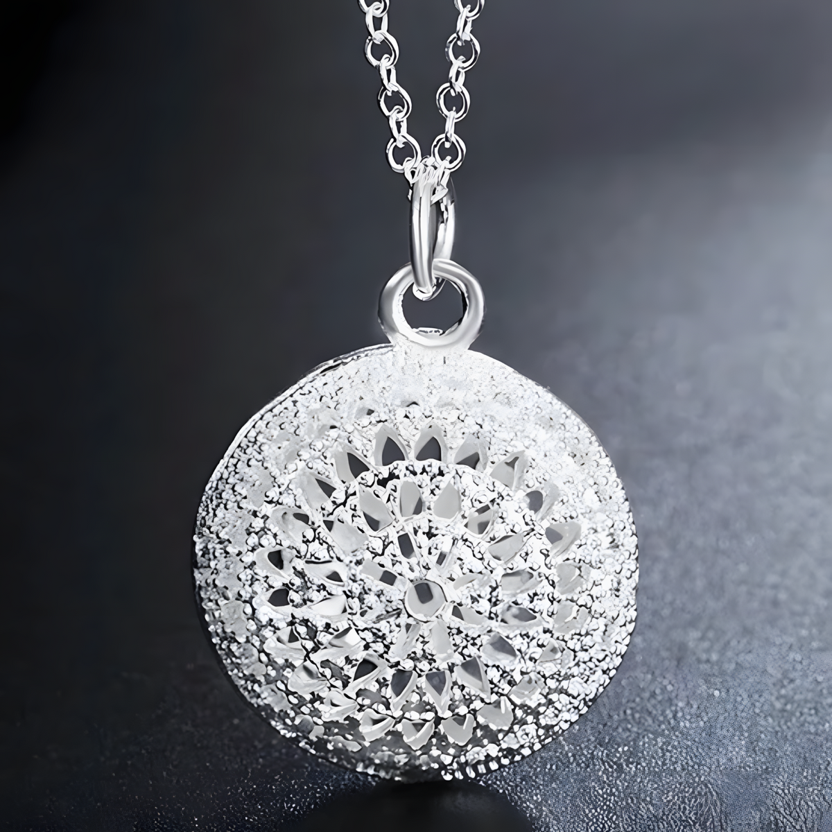 Unified Jewellery Premium Round Filigree Medallion Pendant Necklace Women 1831