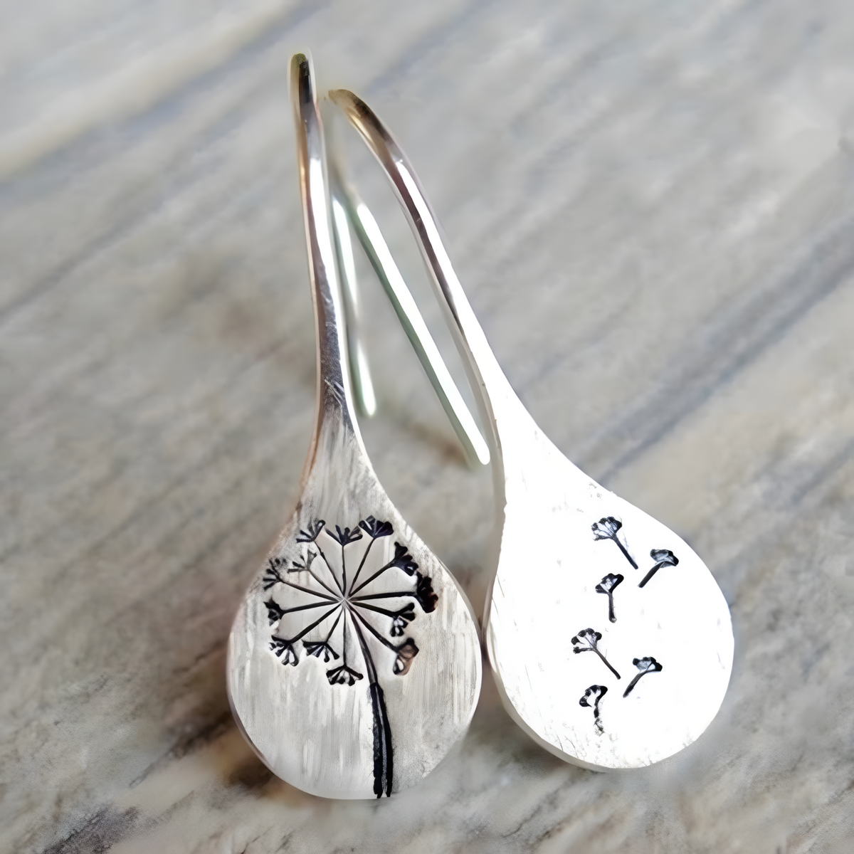 Vintage Silver-Tone Zinc Alloy Teardrop Dangle Earring Lightweight Artistic 1224
