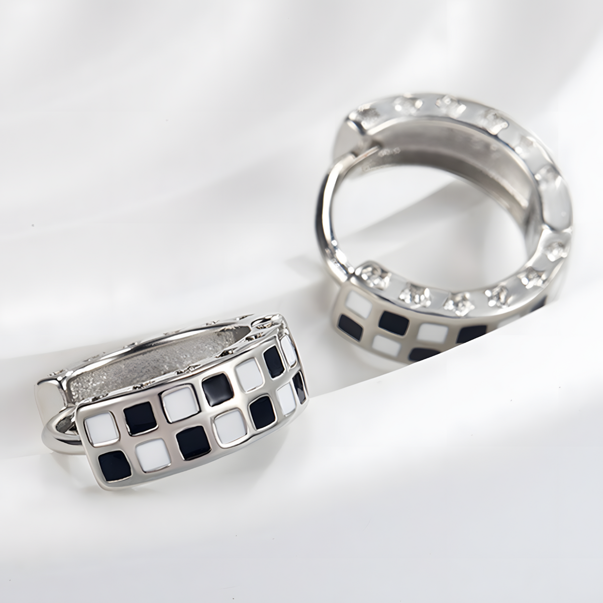 925 Silver-Plated Alloy Hoop Earrings for Women Black and White Enamel Star 1018