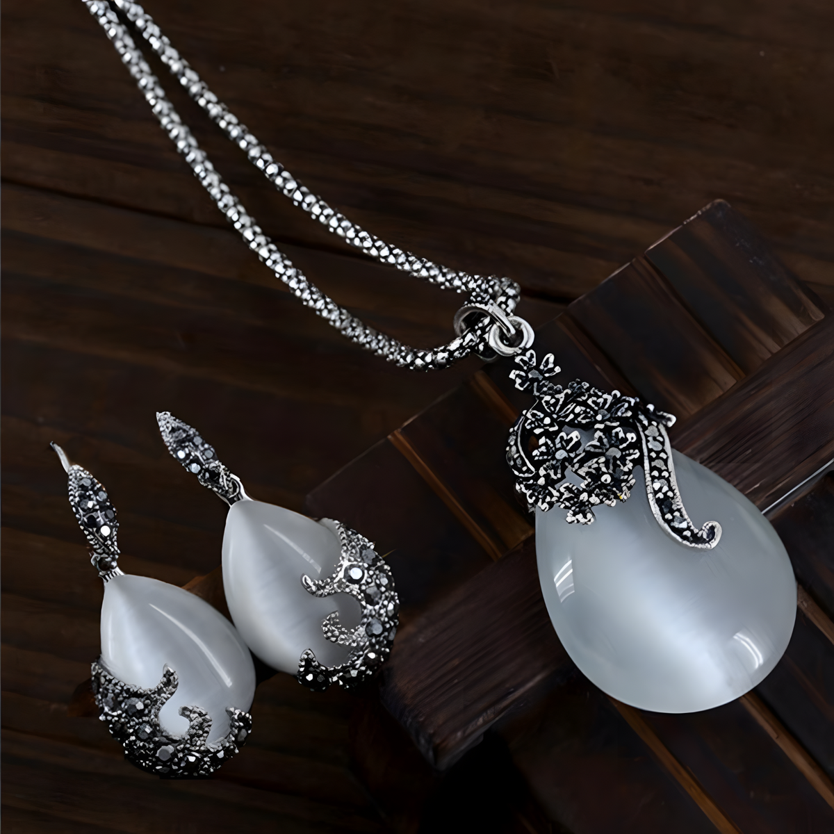 Elegant Silver Tone Teardrop Pendant Necklace Dangle Earrings Jewelry Set B45