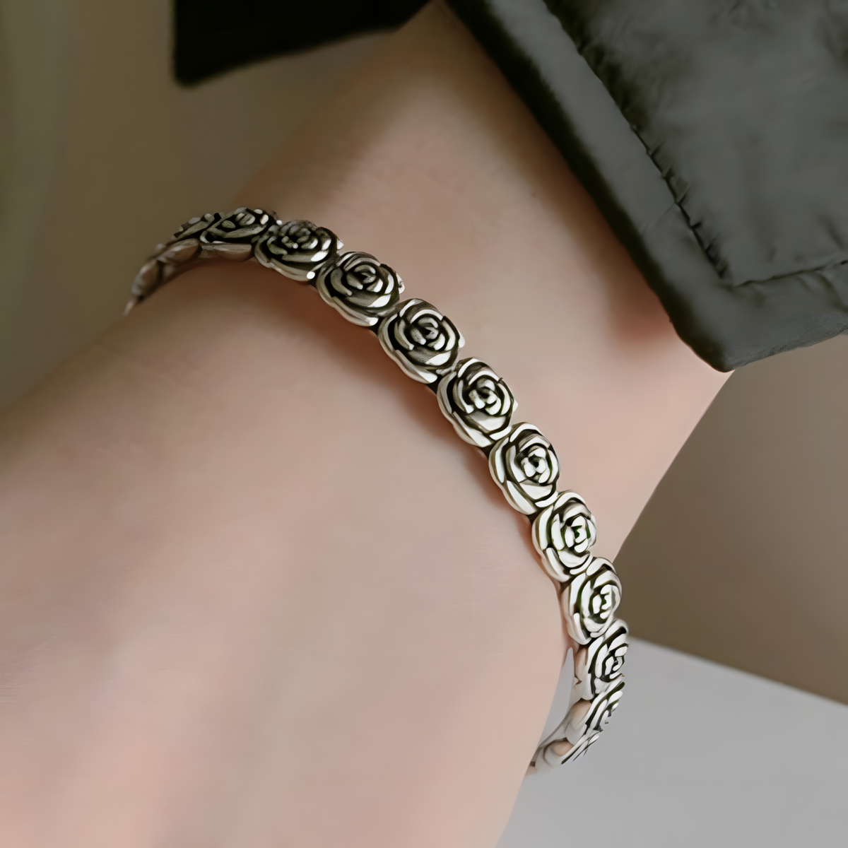 Rose-Pattern Open Cuff Bracelet Silver-Plated Alloy 20g Adjustable Bangle 1475