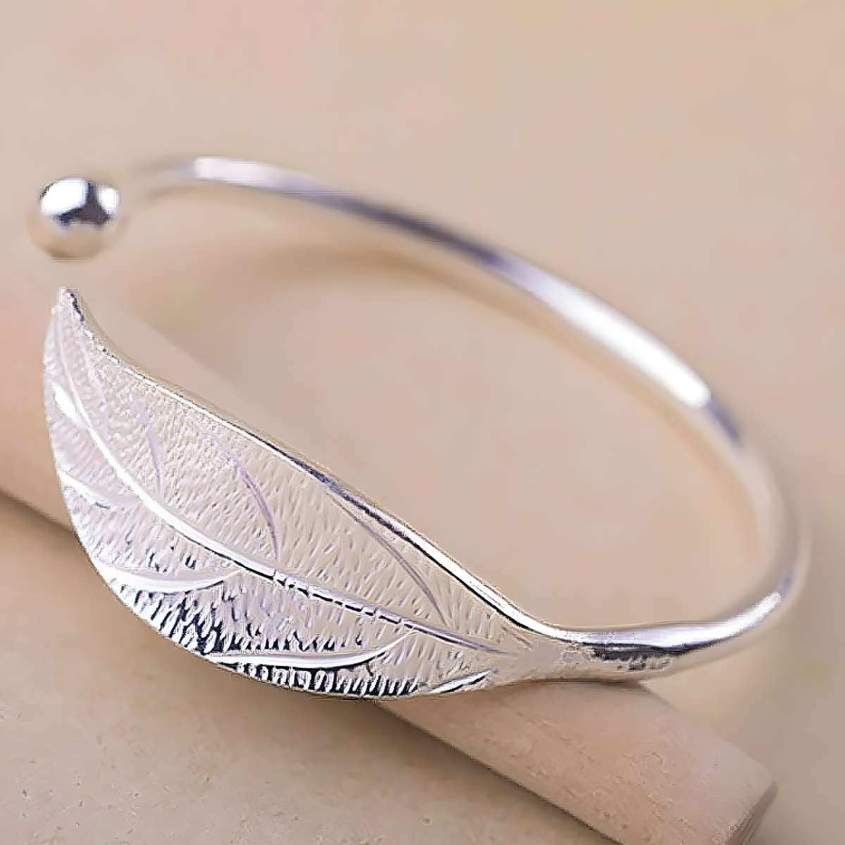 Adjustable Peacock Feather Cuff Bracelet Silver Tone Rhodium-Plated 13g 1842