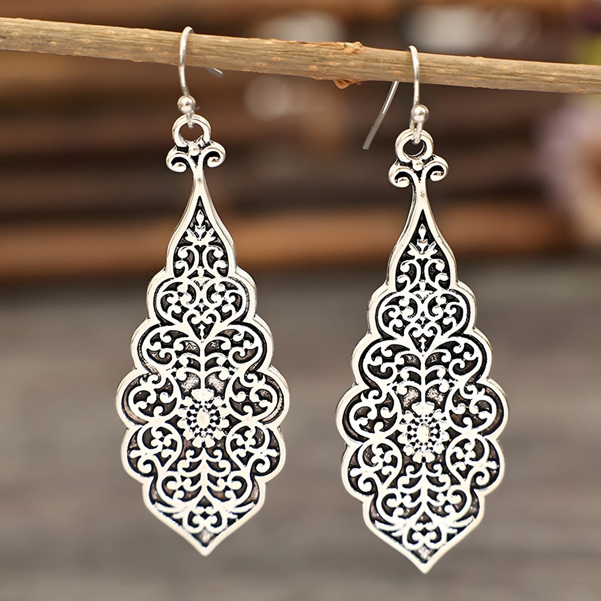 Elegant Vintage Style Silver Tone Openwork Drop Earrings Intricate Filigree B51