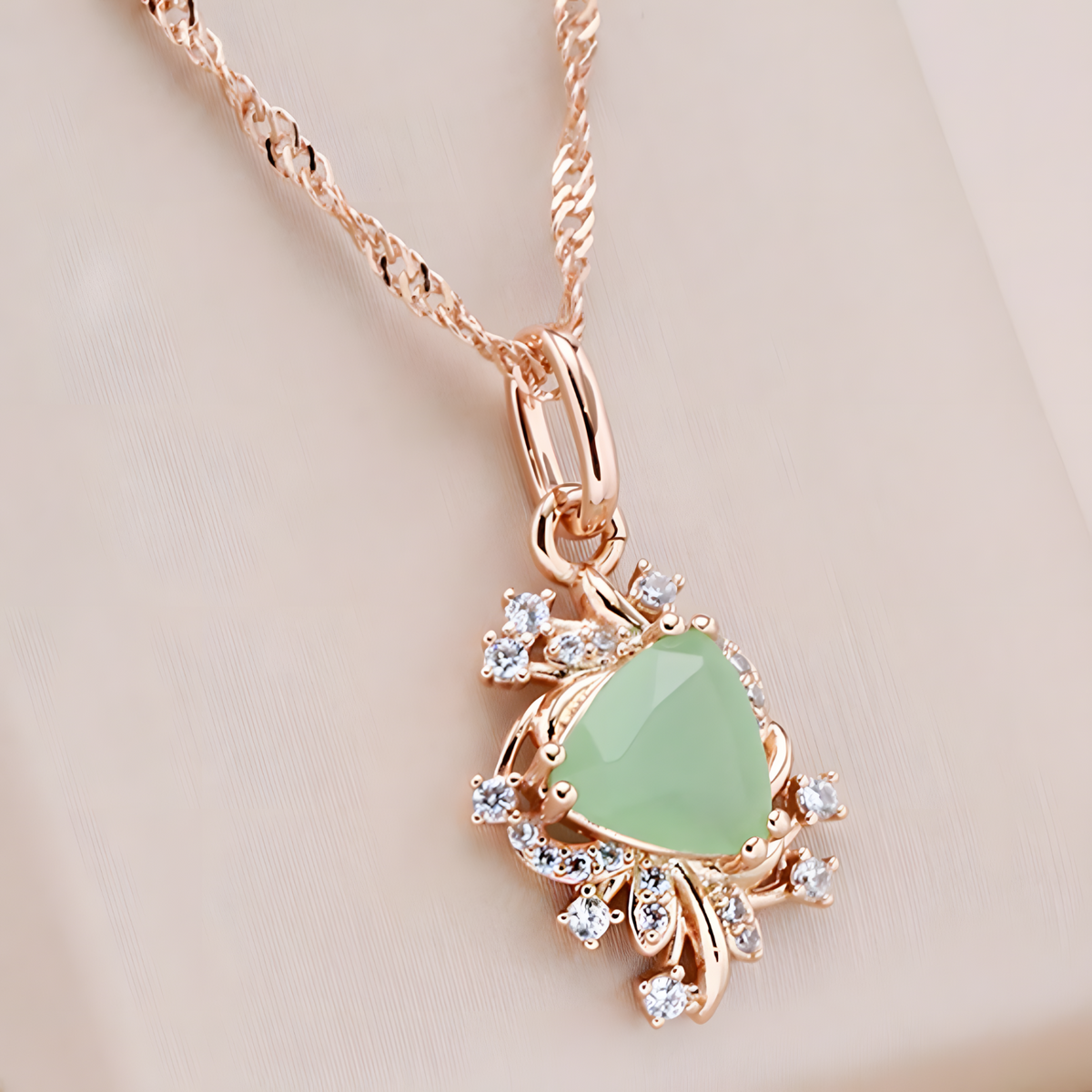 Rose Gold-Plated Alloy Green Zircon Floral Pendant Necklace Women Crystal 1282