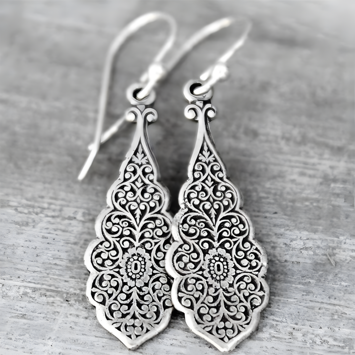 Elegant Vintage Style Silver Tone Openwork Drop Earrings Intricate Filigree B51