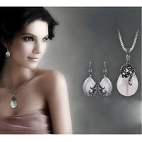 Vintage Teardrop Pendant Necklace & Drop Earrings Set eardrop Cat’s Eye 1470