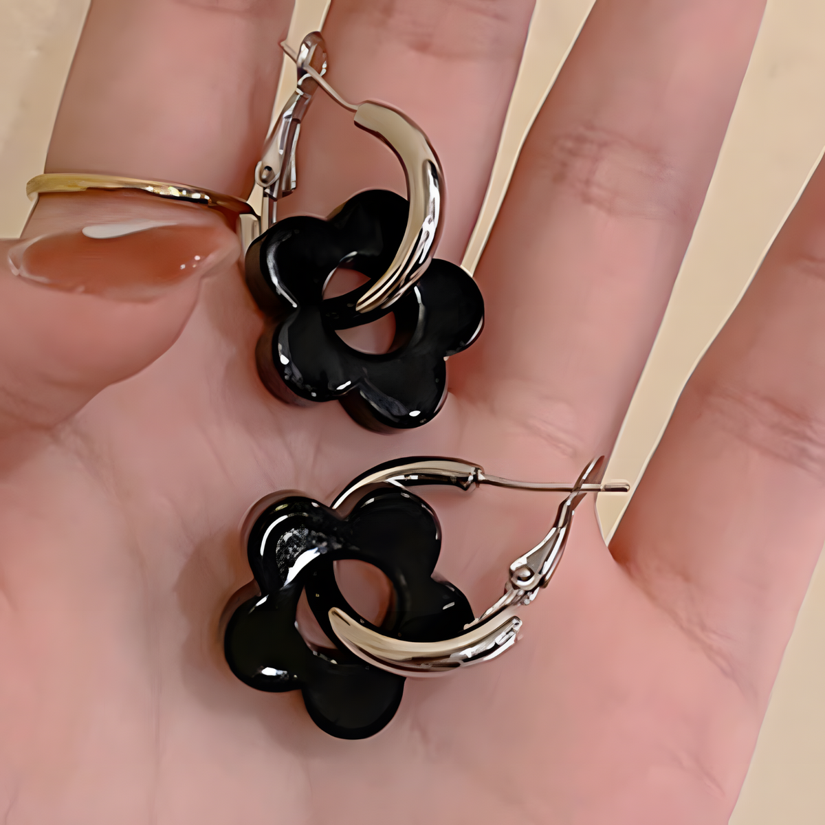 Zinc Alloy & Acrylic Flower Hoop Earrings Women – Trendy Black Retro Floral 990