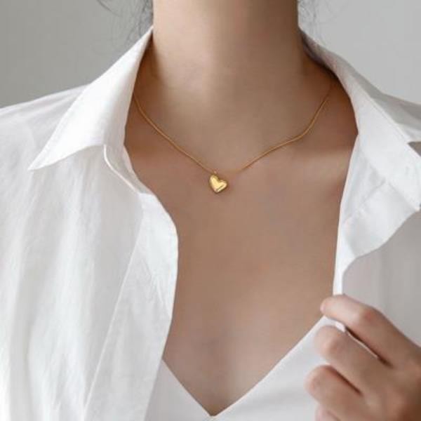 Stainless Steel Love Heart Necklace – Elegant Gold Snake Chain Pendant Women 747