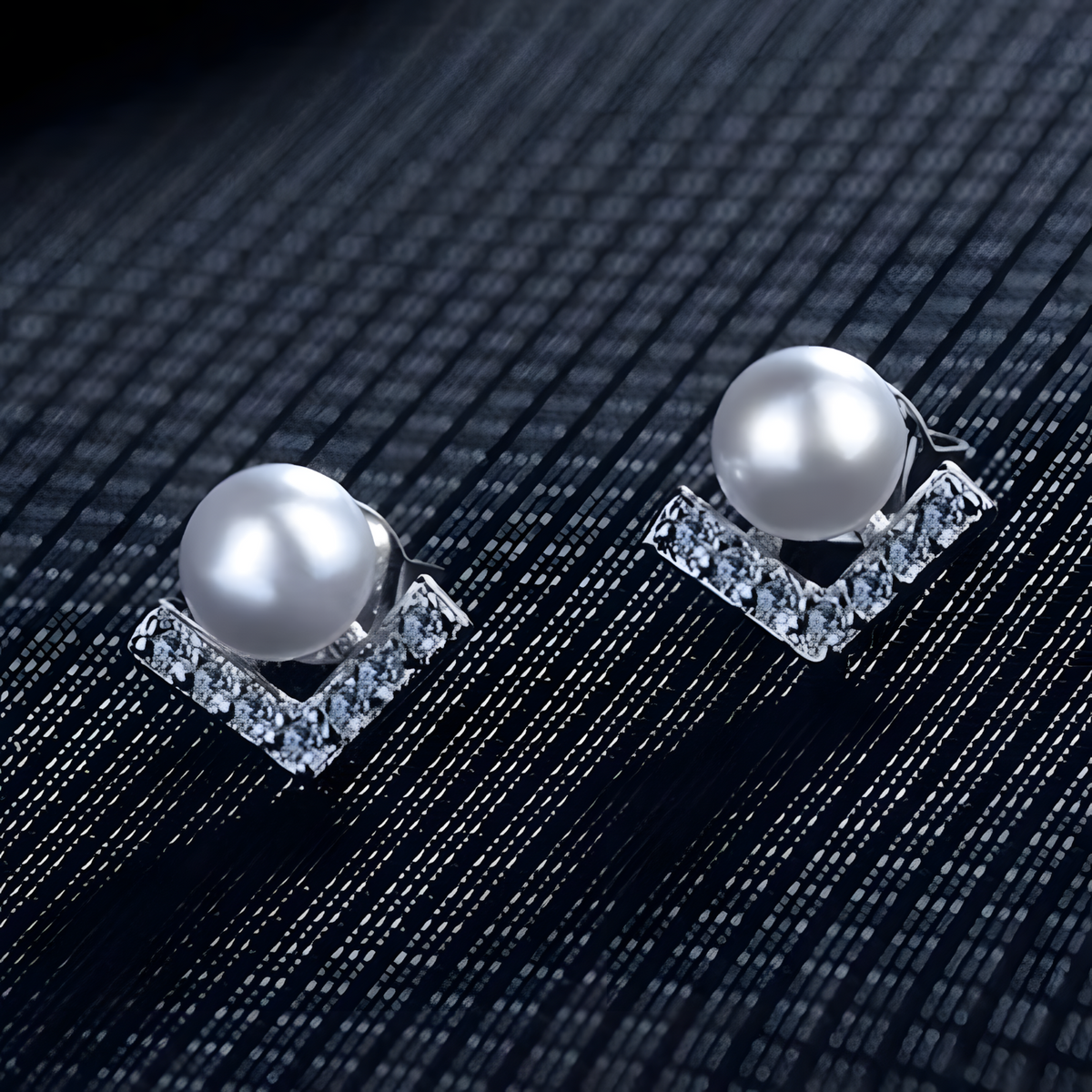 Silver Plated Cubic Zirconia Drop Earrings - Elegant and Lightweight Dangle 304
