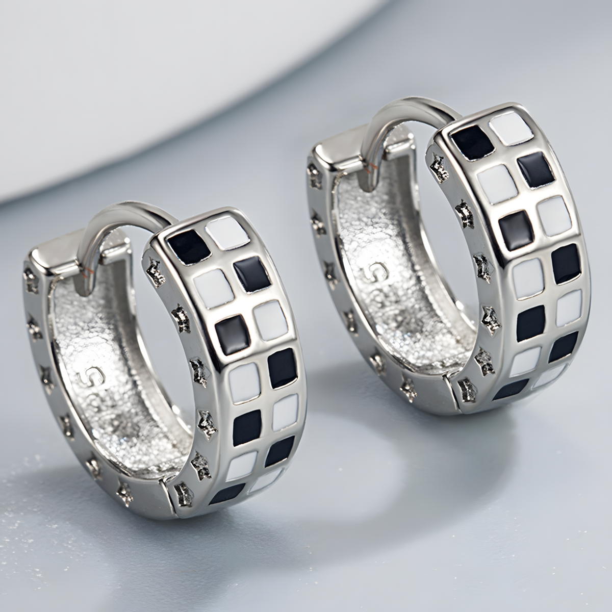 925 Silver-Plated Alloy Hoop Earrings for Women Black and White Enamel Star 1018