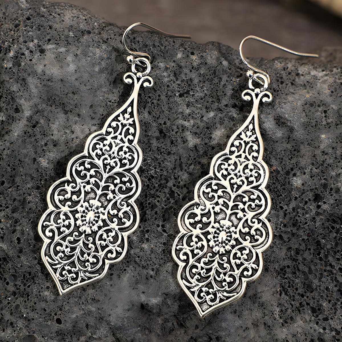 Elegant Vintage Style Silver Tone Openwork Drop Earrings Intricate Filigree B51