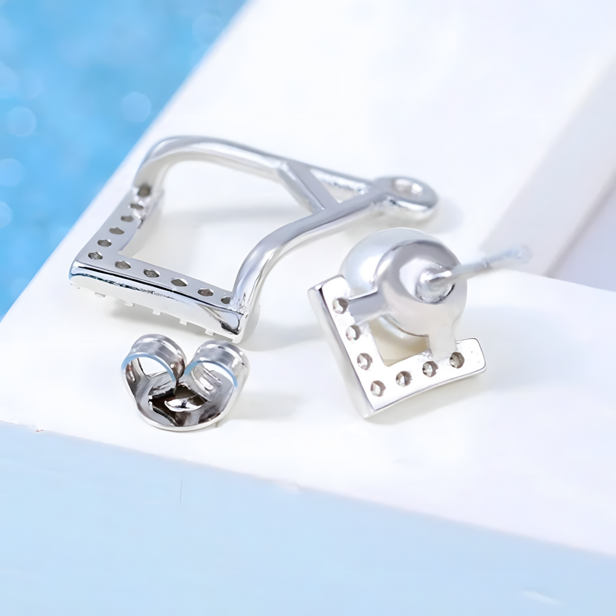 Silver Plated Cubic Zirconia Drop Earrings - Elegant and Lightweight Dangle 304