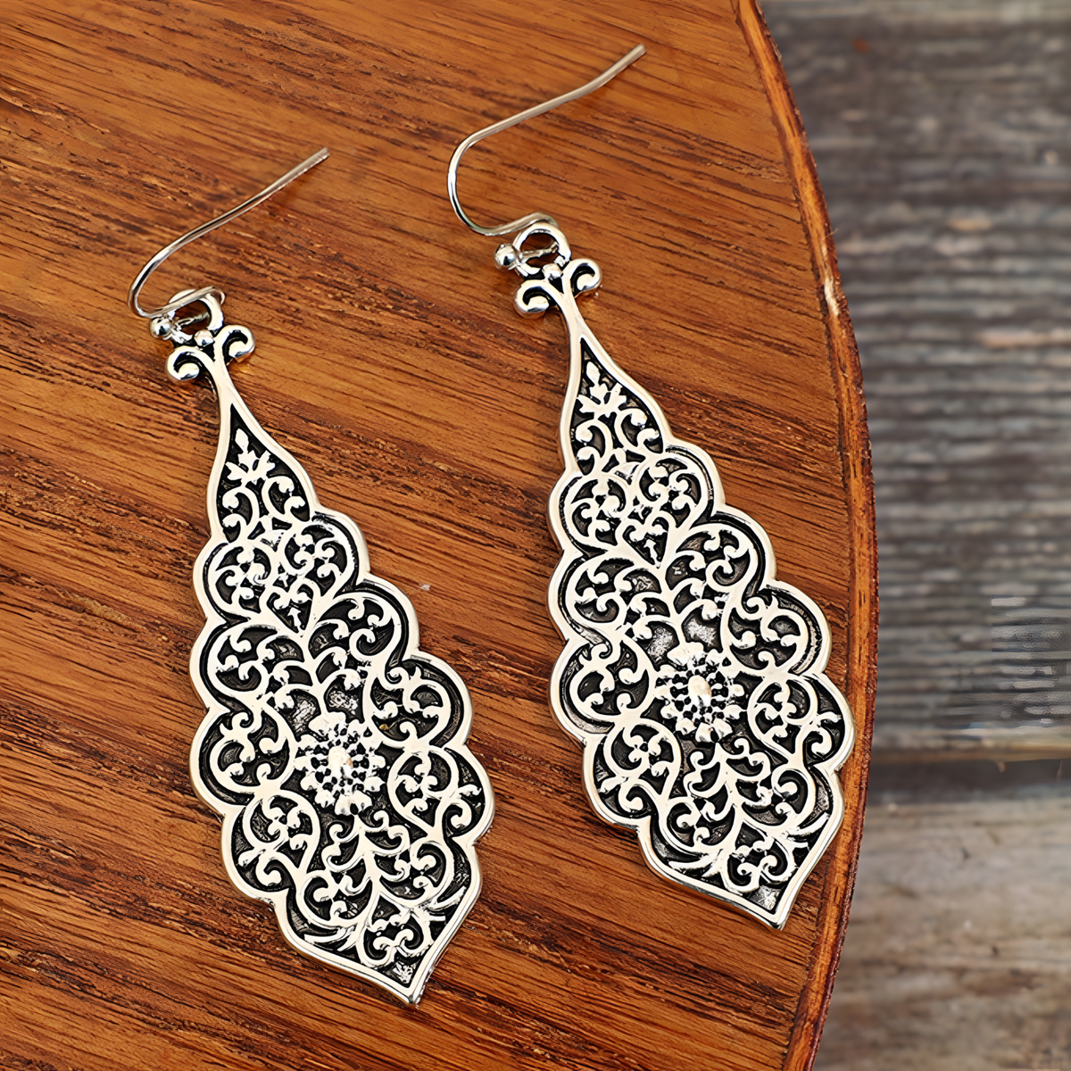 Elegant Vintage Style Silver Tone Openwork Drop Earrings Intricate Filigree B51