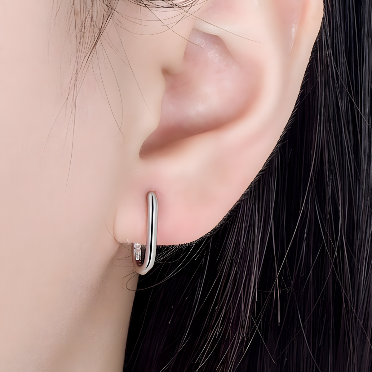 925 Silver-Plated Oval Hoop Earrings for Women– Sleek Geometric Huggie Hoops 933