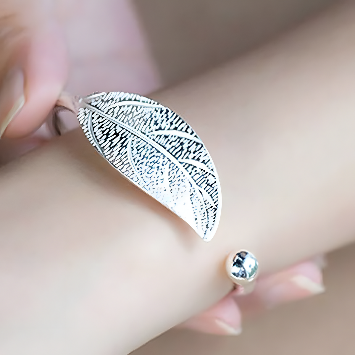 Adjustable Peacock Feather Cuff Bracelet Silver Tone Rhodium-Plated 13g 1842