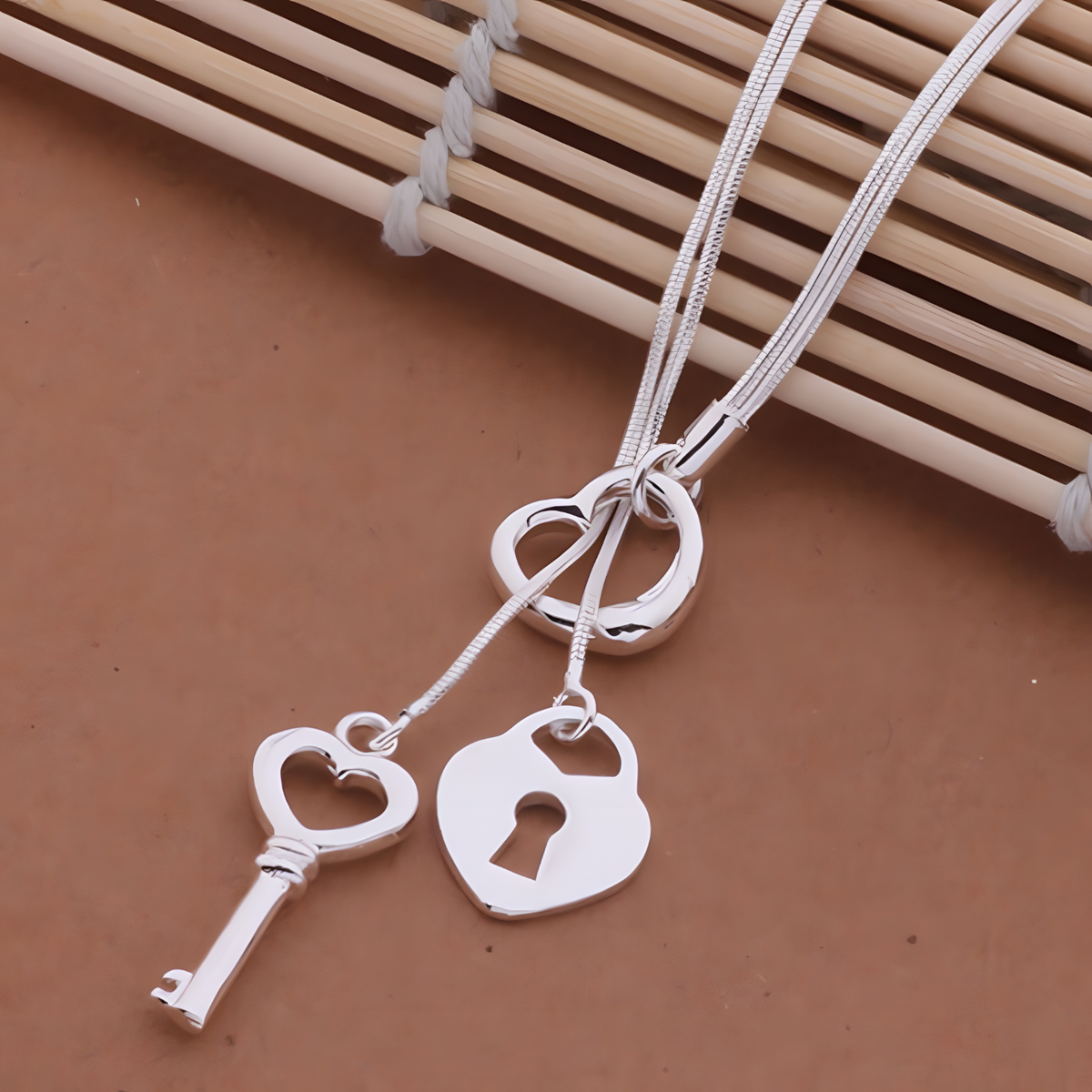 Lock & Key Heart Pendant Necklace for Women–Copper Alloy 925 Silver Plating 1215