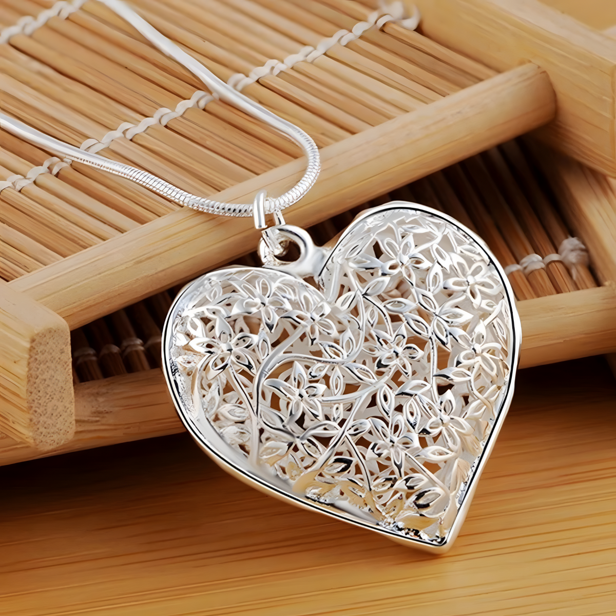 Filigree Heart Pendant Necklace for Women – Silver Plated Alloy Floral Cut 1101