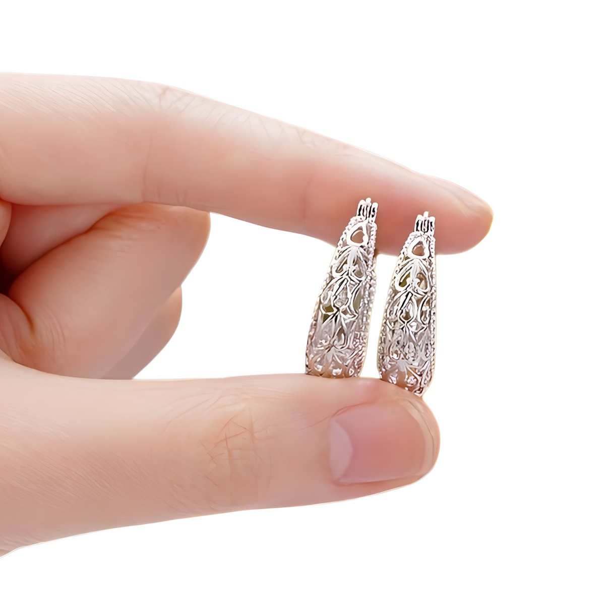Elegant Hollow-Out Design Hoop Earrings for Women Graceful Vintage Inspired 559