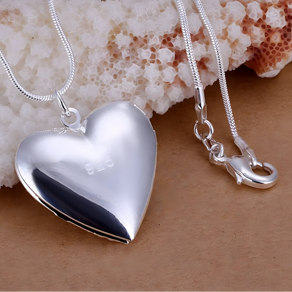 Vintage Heart Locket Necklace for Women – Silver-Plated Zinc Alloy Filigree 1225