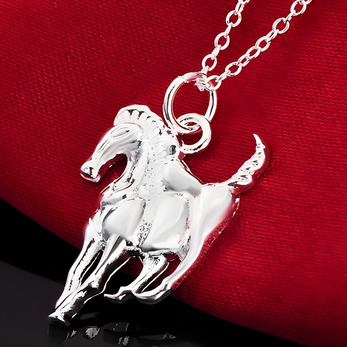 Elegant Horse Pendant Necklace, Premium Animal Charm Necklace link chain 1428