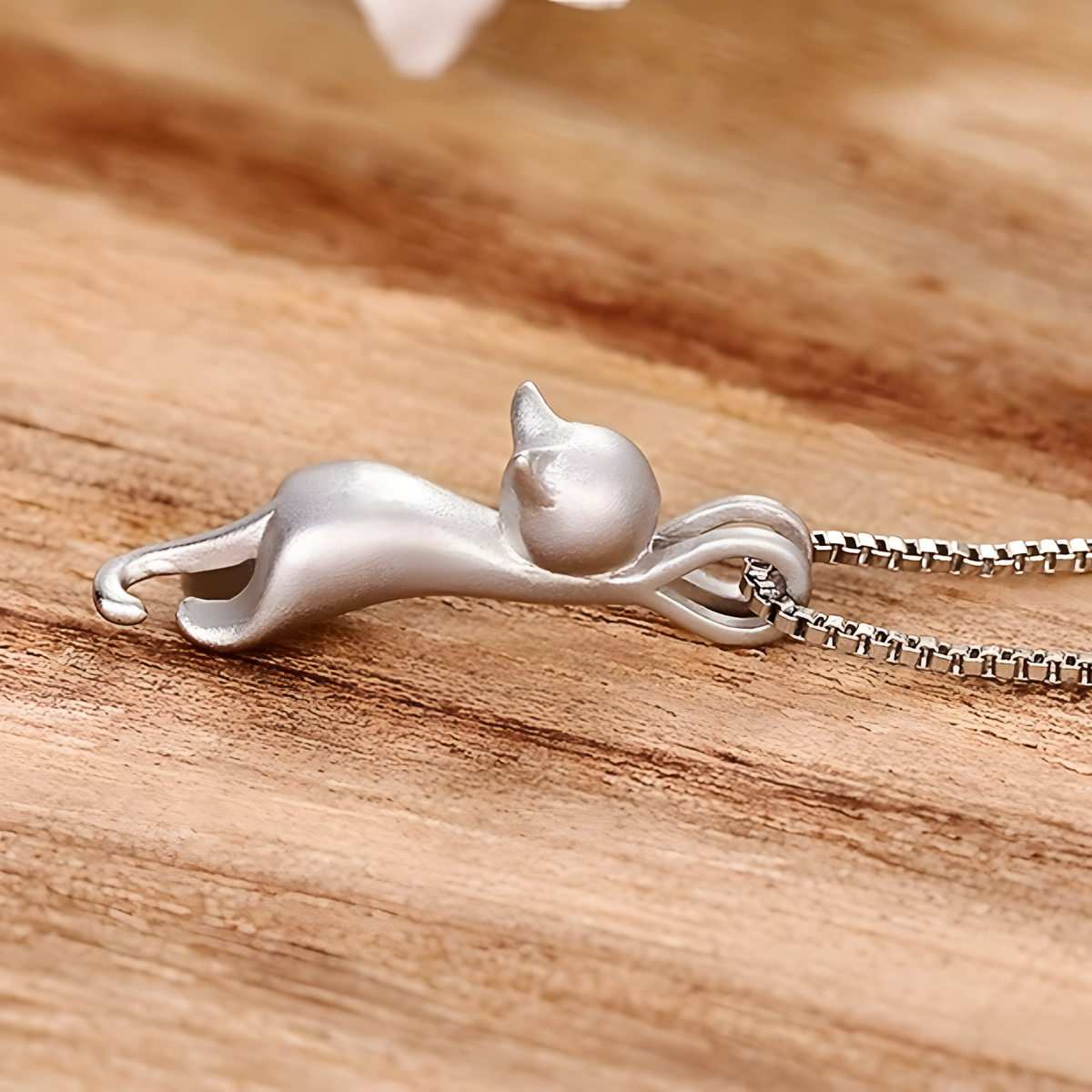 Cute Cat Pendant Necklace for Women – Minimalist Animal Design in Silver 829