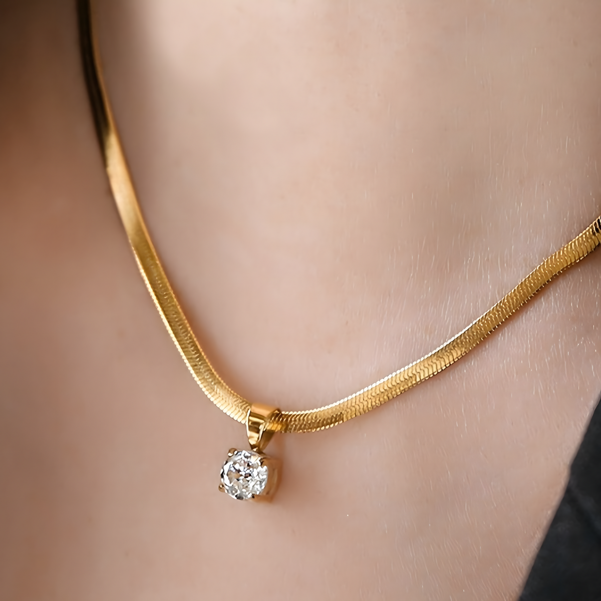 Gold Stainless Steel Round Zircon Pendant Necklace Elegant Blade ChainChoker 734