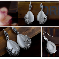Vintage Teardrop Pendant Necklace & Drop Earrings Set eardrop Cat’s Eye 1470