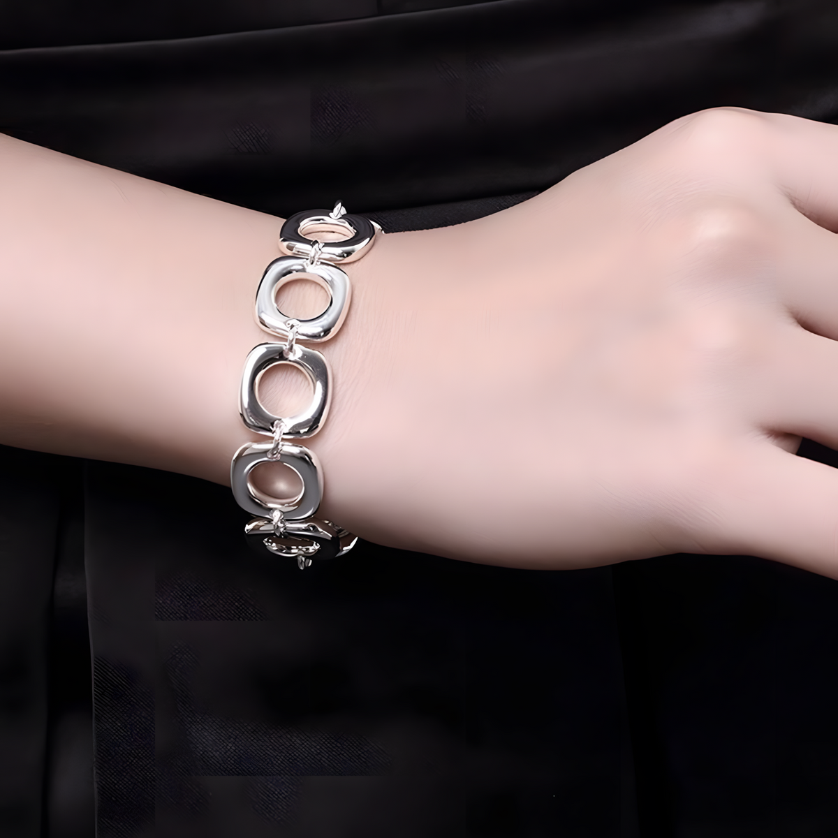 Rhodium-Plated Base Metal Circle Link Bracelet - Toggle Clasp with Extender 1491