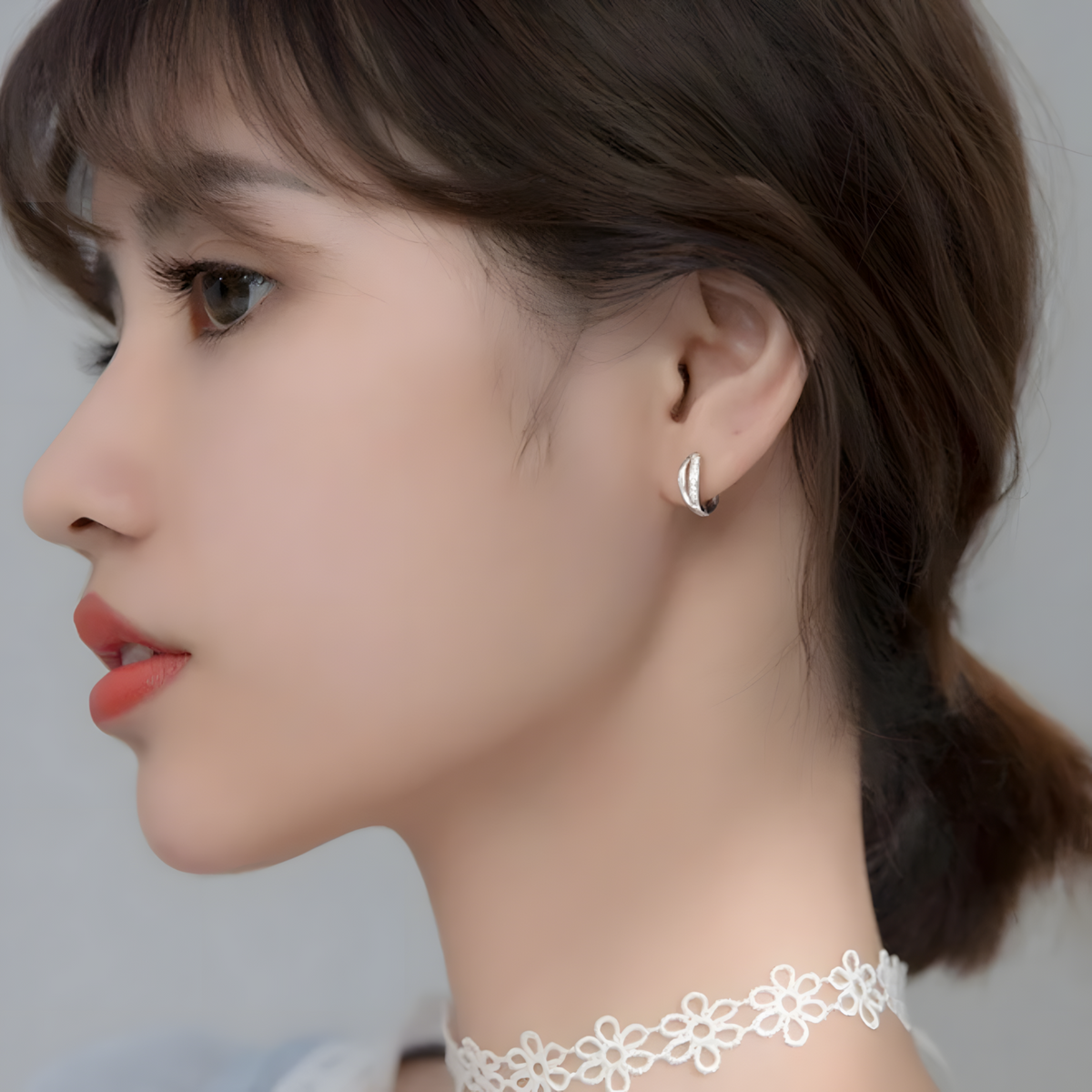 925 Sterling Silver Crossover Hoop Earrings for Women – 15mm Huggie Hoops 308