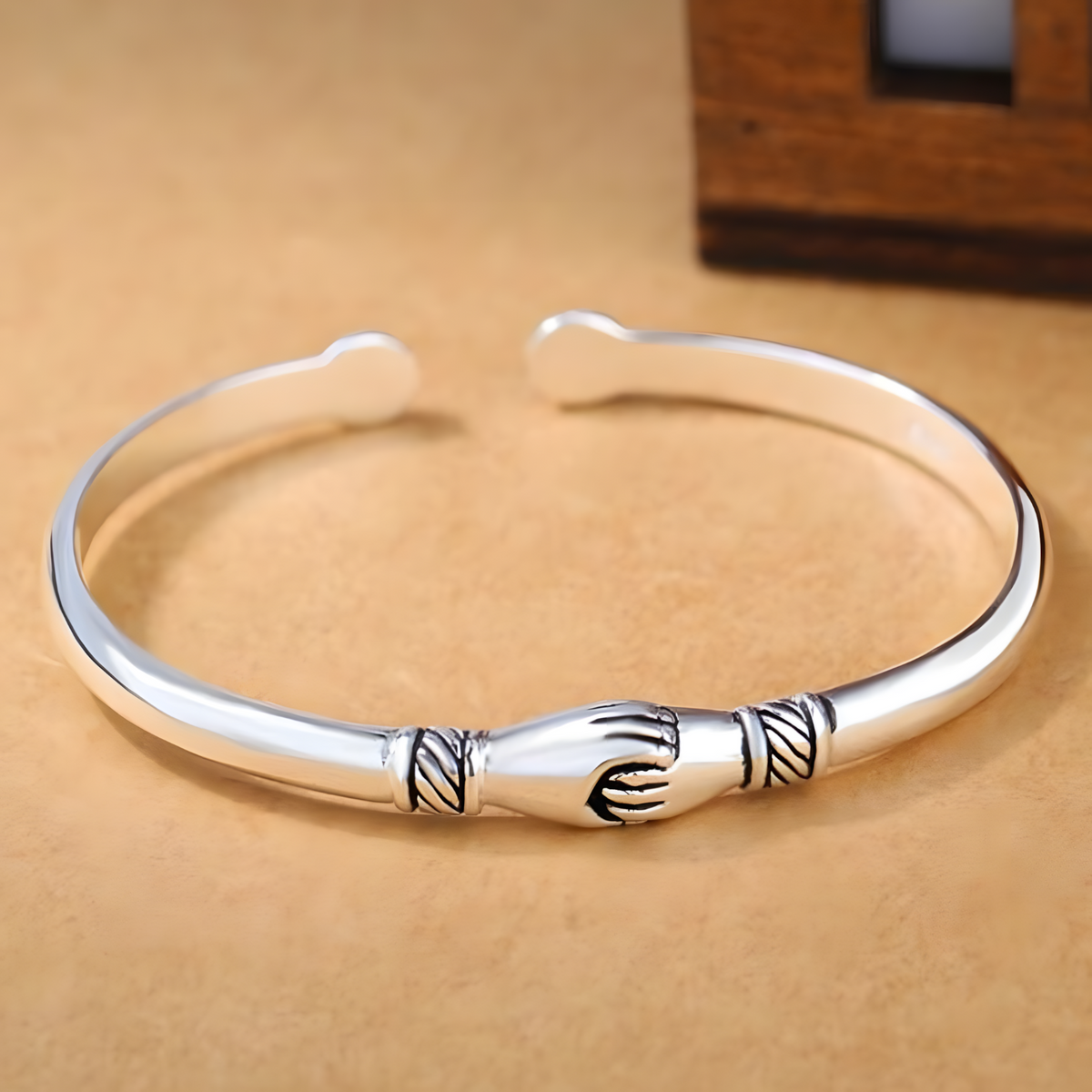 Women’s Silver-Plated Alloy Cuff Bracelet - Retro Handshake Open Bangle 20g 1444