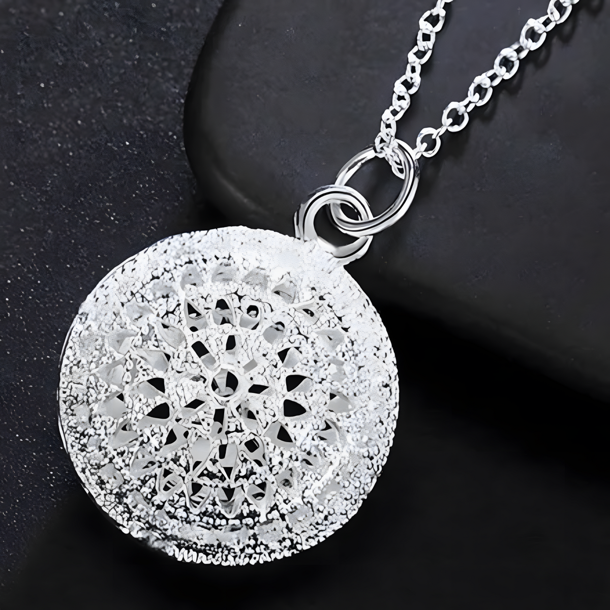 Unified Jewellery Premium Round Filigree Medallion Pendant Necklace Women 1831