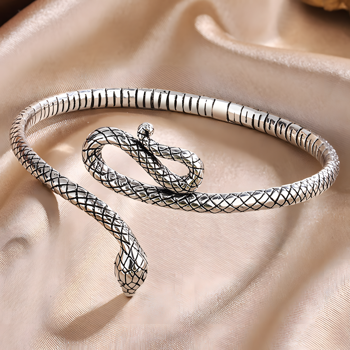 Serpent Open Cuff Bracelet for Women Rhodium-Plated Alloy Snake Head Bangle 1446