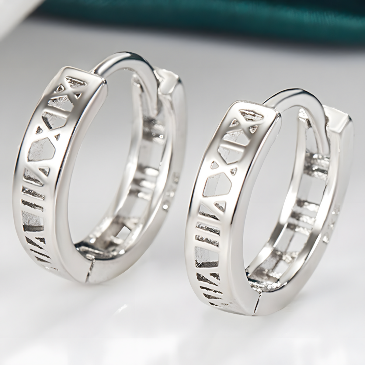 925 Silver-Plated Alloy Geometric Hoop Earrings – Trendy Round Huggie Style 936