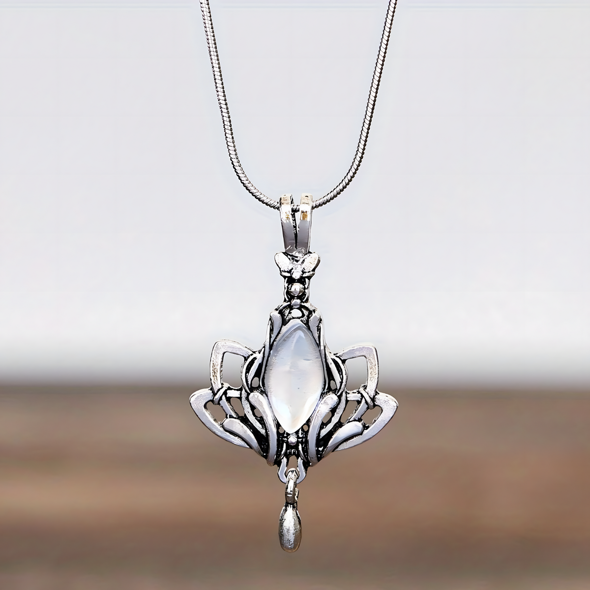 Stainless Steel Lotus Pendant Necklace for Women – Classic Geometric Design 666