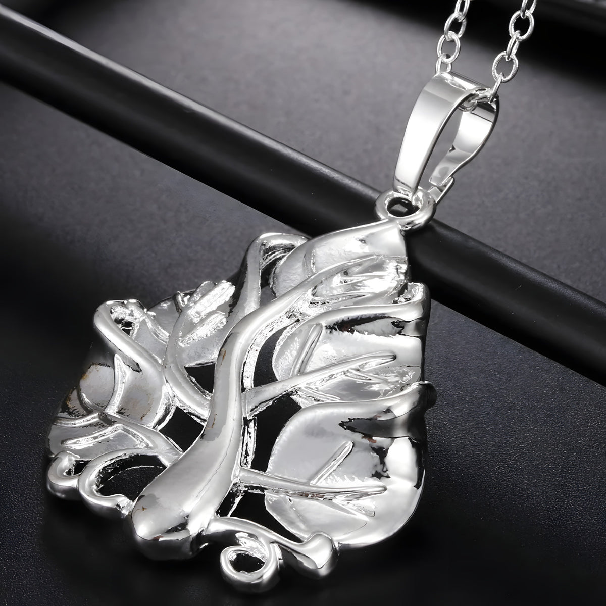 Luxury Style Tree of Life Pendant Necklace for Women, 18 Inch Link Chain 1872