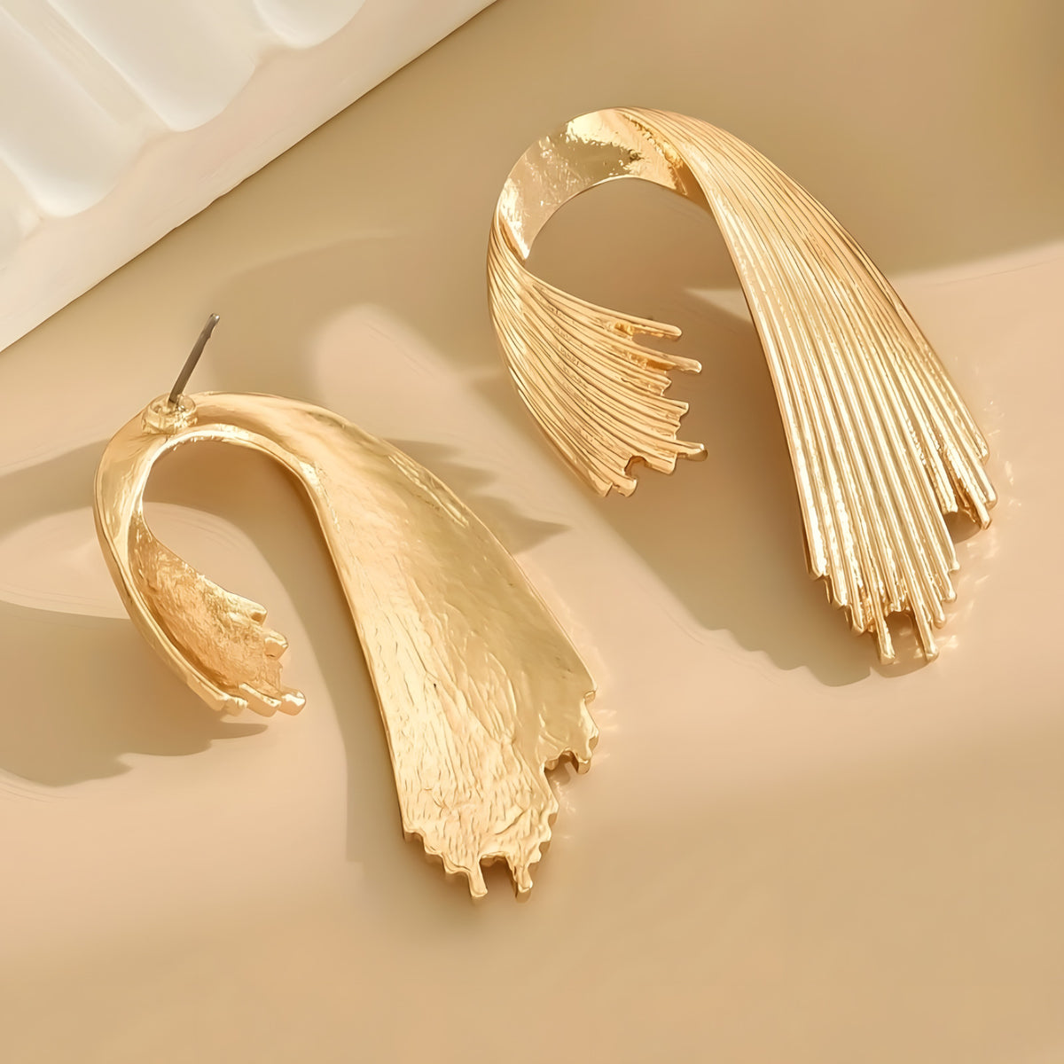 Elegant Gold-Plated Dangle Earrings for Women, Unique Irregular Stripe 553
