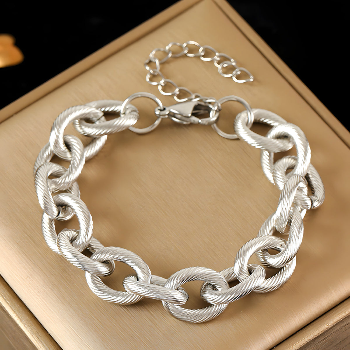 Gold Colour Chunky Link Bracelet Women, Luxury Textured Oval Chain Bracelet B331