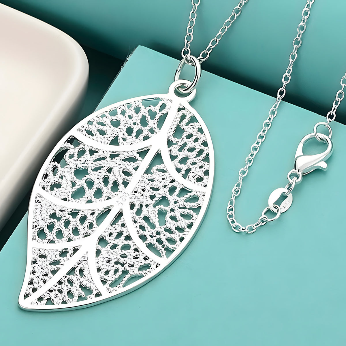 Unified Jewellery Premium Filigree Leaf Pendant Necklace 45cm 1852