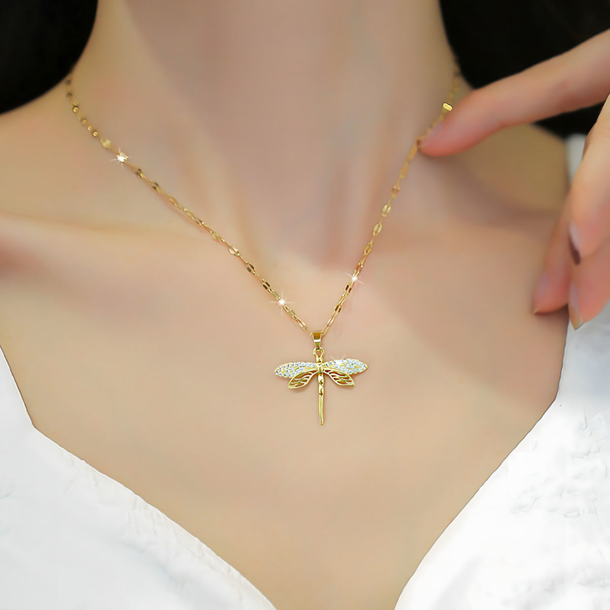 Gold Dragonfly Necklace for Women – Sparkling Crystal Insect Pendant on Zinc 755